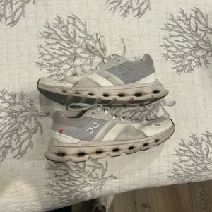 On CloudRunner Shoes Size 8